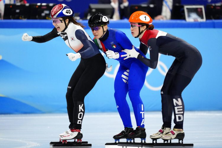 Choi wins 1,500 in Olympic short track; Canada takes gold